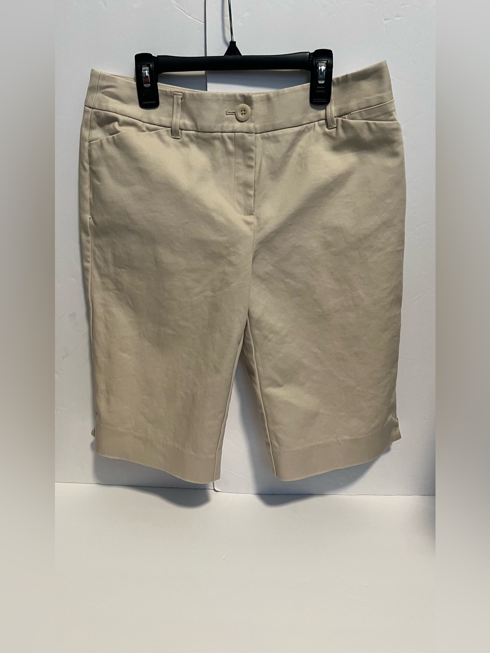 Chico's Women’s 12” Light Beige Mid - Rise Casual Bermuda Shorts Size 0 / XS